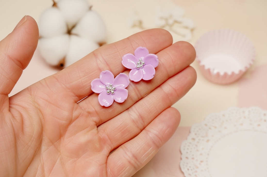 Air Dry Clay Ohrringe: Zarte Sakura Ohrstecker selber machen